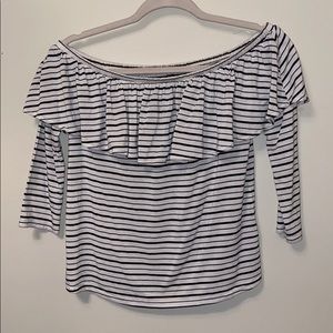 Quarter-sleeved shirt